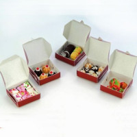D986 6 Assorted Cakes in box